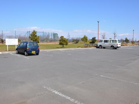 水と緑の公園　駐車場01